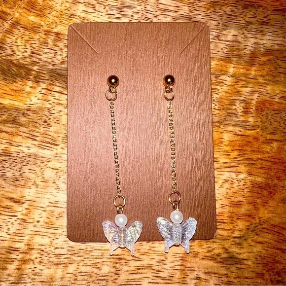 Other - NWOT 🥀 Elegant Iridescent Butterfly Dangle Earrings